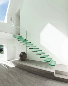escalier design en verre