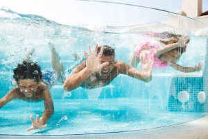 piscine transparente verre